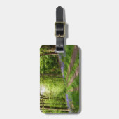 荷物のラベル。 旅行者が少ないBluebellの木製の道 ラゲッジタグ (正面縦)