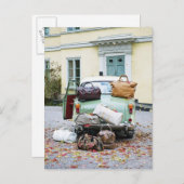 荷物の多いヴィンテージ車 ポストカード (正面/裏面)