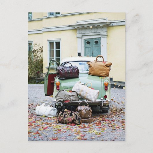 荷物の多いヴィンテージ車 ポストカード (正面)
