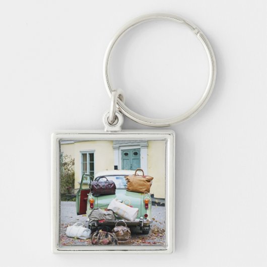 荷物の多くが付いているヴィンテージ車 キーホルダー (正面)