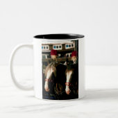 荷車を引く馬縦列 ツートーンマグカップ (左)