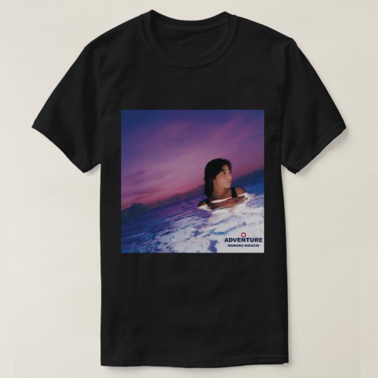 菊地桃子 – ADVENTUREクラシック Tシャツ (デザイン正面)
