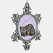 菓子の睡眠のラベンダーの灰色の虎猫猫 スノーフレークピューターオーナメント (左)