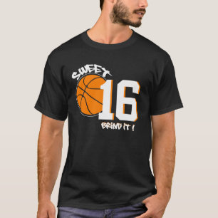 菓子16のスポーツの刺激を受けたで写実的な誕生日のティー Tシャツ