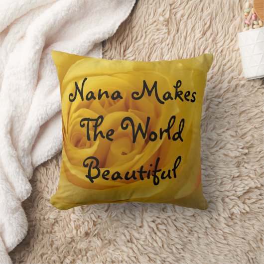 菜々が世界で美しい黄色いバラの花を咲かせる クッション (ブランケット)