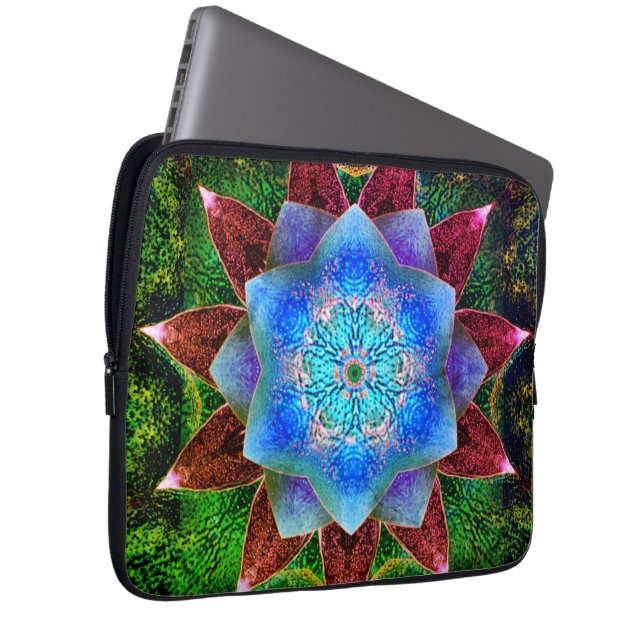 華やかで素朴な青みがかったバーチャルの花 ラップトップスリーブ (正面右)