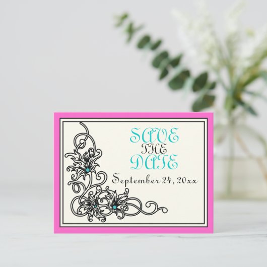 華やかなつる植物ピンクのターコイズ結婚式の日付を保存 案内ポストカード (スタンド正面)