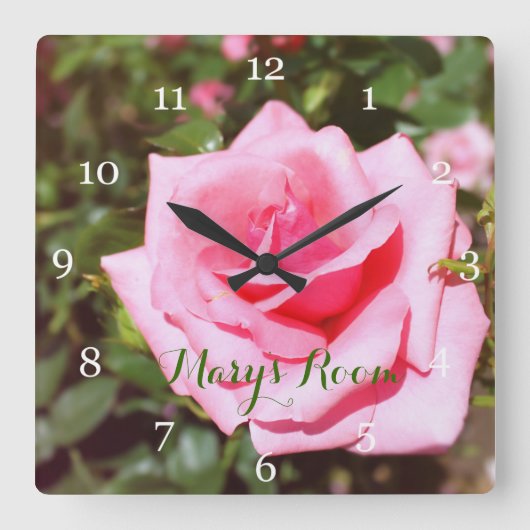 華やかなピンクのバラの花時計。フローラ スクエア壁時計 (正面)