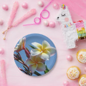 華やかなプルメリアのFrangipaniの開花 ペーパープレート (パーティー)