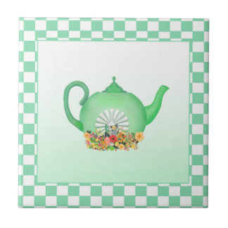 華やかな緑のティーポットと華やかな陶器のタイル タイル