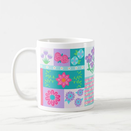 華やかな花のデザイン コーヒーマグカップ (左)
