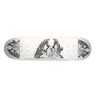 落ちたな天使のヨガの姿勢の芸術のスケートボード スケートボード