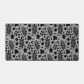 落ちた離れグレー上の大きいパターン黒 デスクマット (正面)