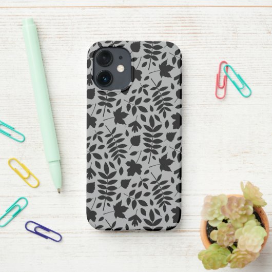 落ちた離れパターン黒のグレー iPhoneケース (デスク上)