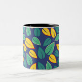 落ちる緑と黄葉色のパターン ツートーンマグカップ (中央)