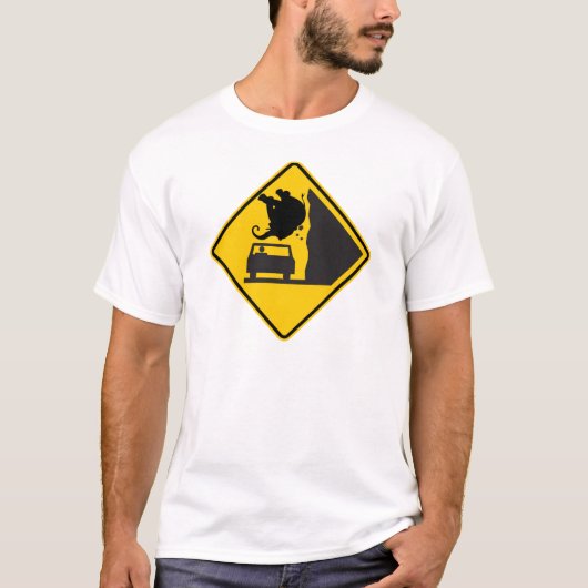 落ちる象の地帯のハイウェーの印 Tシャツ (正面)