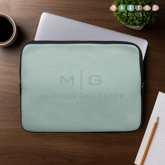 落ち着いたソフトなライトグリーンの色 ラップトップスリーブ (Solid Soft Light Pastel Sage Moss Green Color Laptop Sleeve
)