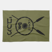 落ち着いたマカビーの盾と槍 キッチンタオル (横)