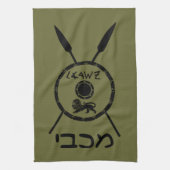 落ち着いたマカビーの盾と槍 キッチンタオル (縦)