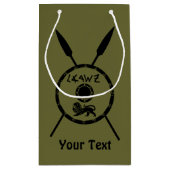 落ち着いたマカビーの盾と槍 スモールペーパーバッグ (裏面)