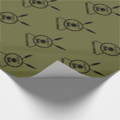 落ち着いたマカビーの盾と槍 ラッピングペーパー (角)