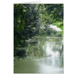 落ち着いた川の流れること