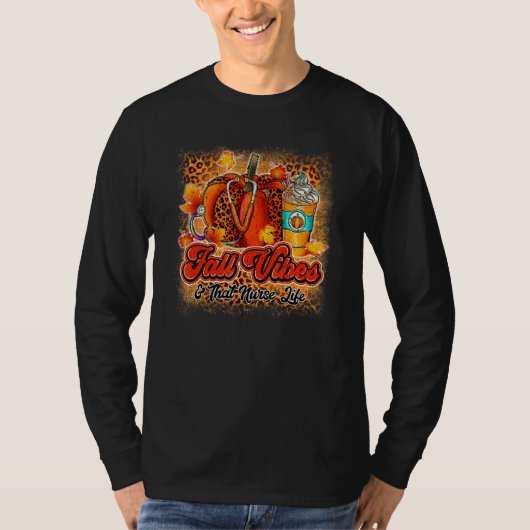 落ち着いた秋の気分と看護の仕事 秋の看護の日 看護師 Tシャツ (正面)