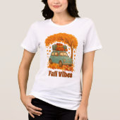 落ち着いた雰囲気のレトロカーと紅葉 トライブレンドＴシャツ (正面)