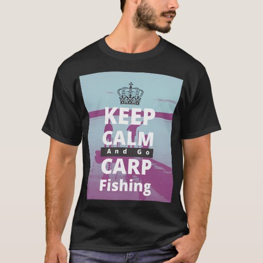 落ち着いてコイ釣りに出かけよう Tシャツ (正面)