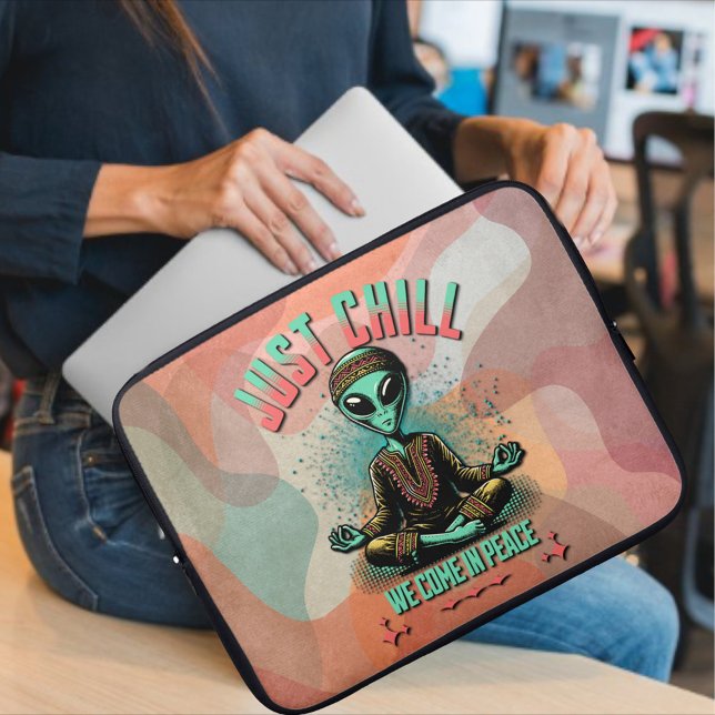 落ち着いて来いて ラップトップスリーブ (クリエイターアップロード済み)