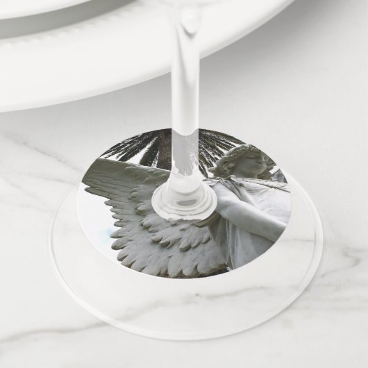 落ち着いて落ちる ワイングラスタグ (クローズアップ)