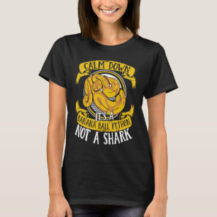 落ち着いて、それはサメではありません ヘビ飼いのバナナボール Tシャツ