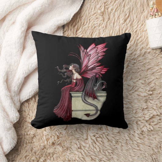 『落ち着きのないルビーのドラゴンと妖精』クッション クッション (ブランケット)