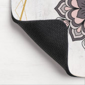 落ち着き調和 – ピンクとグレーのフローラアート マウスパッド (コーナー)