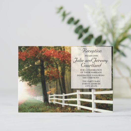 落ち葉と白いフェンスのウェディングレセプション 招待状 (スタンド正面)