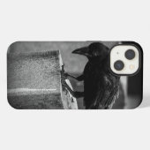 落ち葉の墓地のカラス iPhoneケース (裏面横)