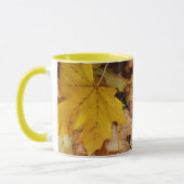 落ち葉 黄色い紅葉の自然 マグカップ (左)