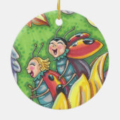 落下する紅葉、おもしろいバグに乗るラディバグ セラミックオーナメント (裏面)