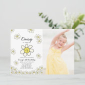 落下デイジー白フローラフォト誕生日 招待状 (スタンド正面)