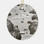 落下傘兵の着陸 セラミックオーナメント (左)