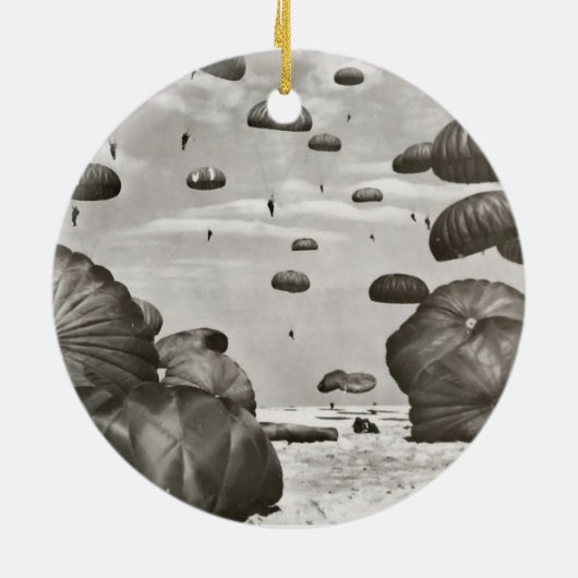 落下傘兵の着陸 セラミックオーナメント (裏面)
