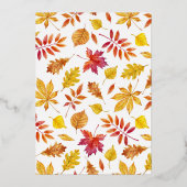 落下離れするガーランド秋のカップルのシャワー 箔招待状 (裏面)