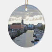 落日が付いているアムステルダムの運河そして風車 セラミックオーナメント (左)