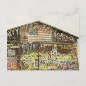 落書きで覆われた田舎の納屋 ポストカード (正面)