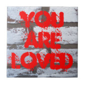 落書きの煉瓦 タイル (正面)