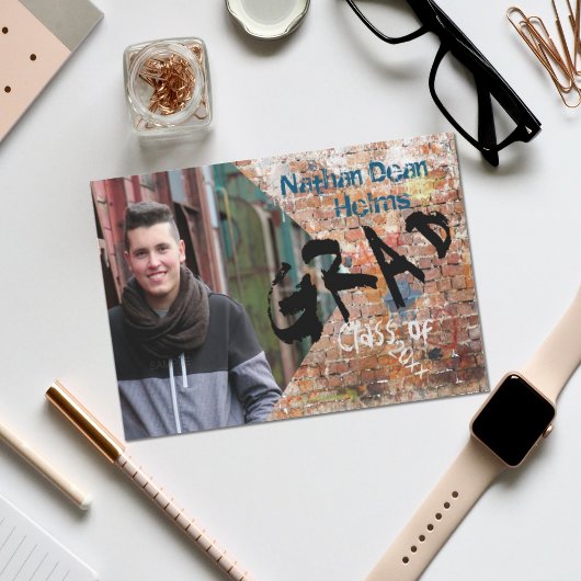 落書きレンガの壁のグラード発表フォトカード 招待状