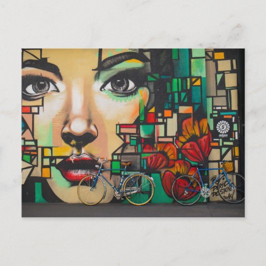 落書き壁の自転車 ポストカード (正面)