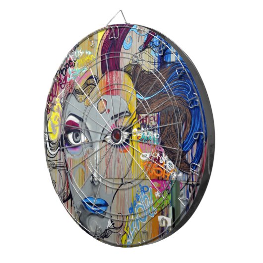 落書き女性 ダーツボード (正面右)