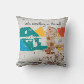 落書き絵を描付き古い壁 クッション (正面)