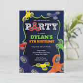 落着きのなさの紡績工の誕生日のパーティの招待状 招待状 (スタンド正面)